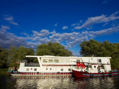 Hotelschiff im Donaudelta/boathotel in danube delta